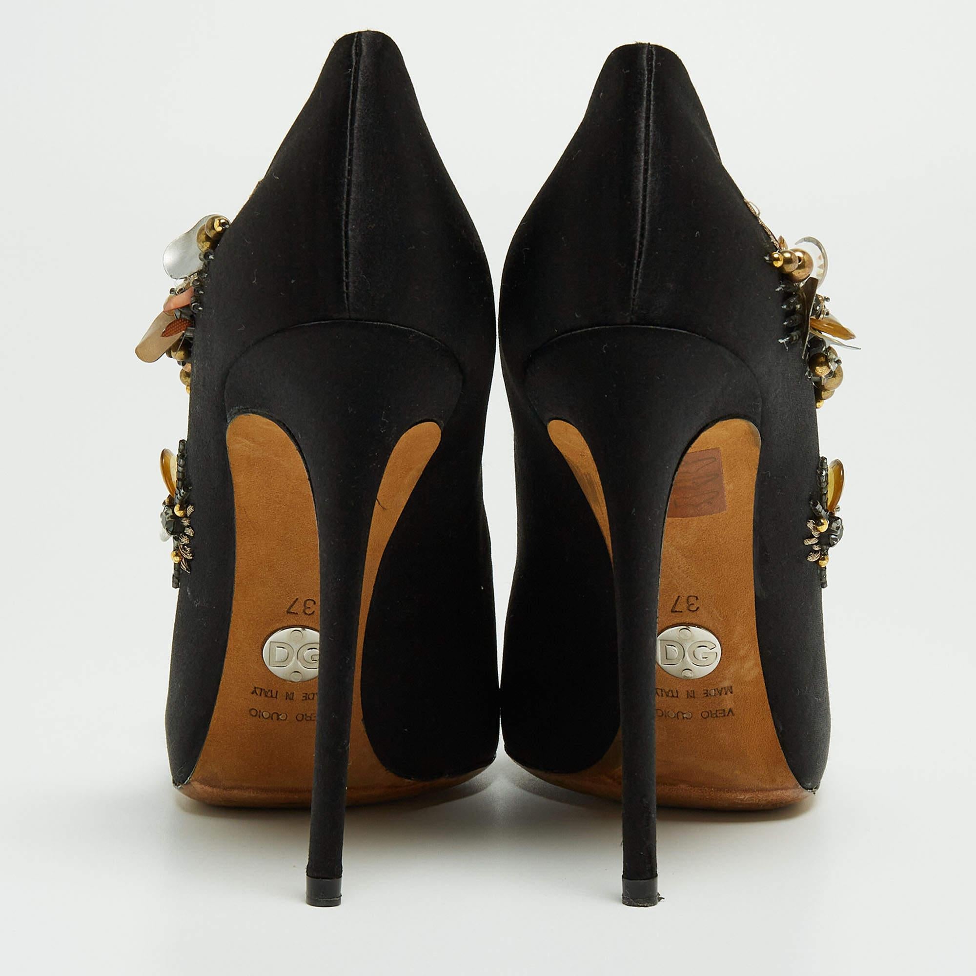 Women's Dolce & Gabbana Black Satin Embellished Pumps Size 37 For Sale