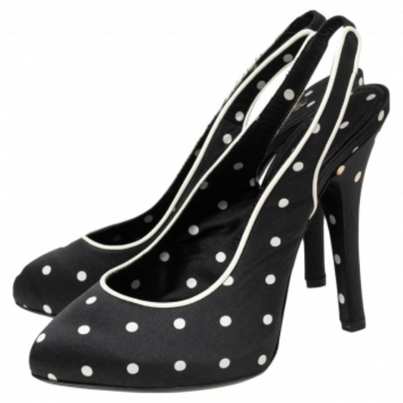 Ces sandales glamour de Dolce & Gabbana allient confort et style. Confectionnées en satin à pois, ces sandales slingback présentent des orteils en amande et des talons de 12 cm.