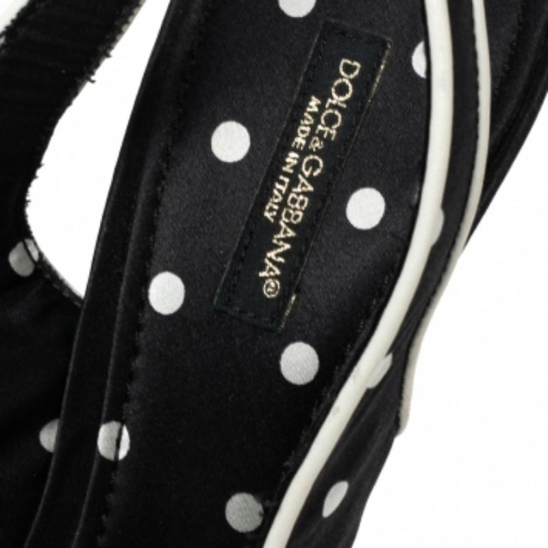 Dolce & Gabbana Black Satin Polka Dot Slingback Sandals Size 38 (Sandales à talon aiguille en satin noir) Bon état - En vente à Dubai, Al Qouz 2