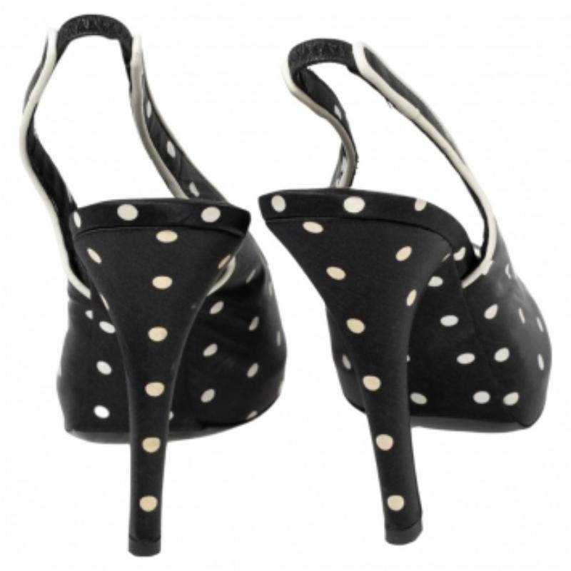Dolce & Gabbana Black Satin Polka Dot Slingback Sandals Size 38 (Sandales à talon aiguille en satin noir) en vente 1