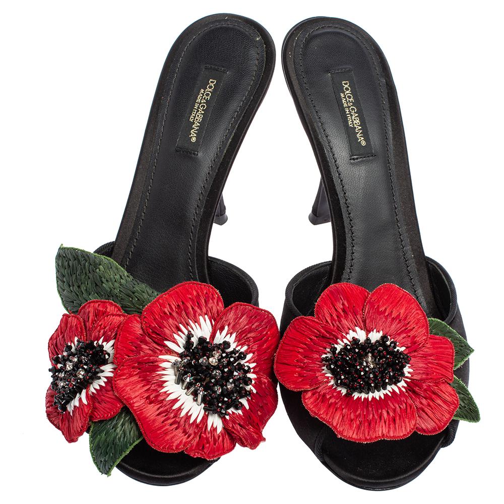 Dolce & Gabbana Black Satin Rose Embellished Slide Sandals Size 39 In New Condition In Dubai, Al Qouz 2