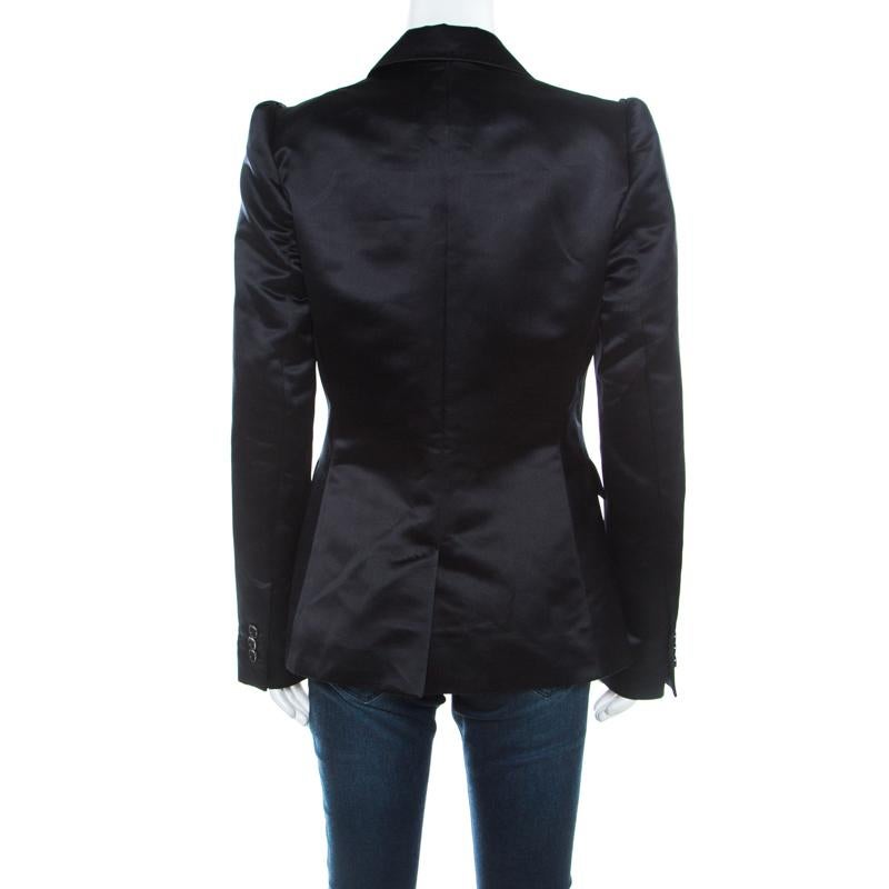 Gorgeous, and very modern, this blazer from Dolce & Gabbana will make others nod in admiration. The fabulous black blazer is made from quality materials and it features a structured silhouette. It flaunts stylish lapels, long sleeves, front button