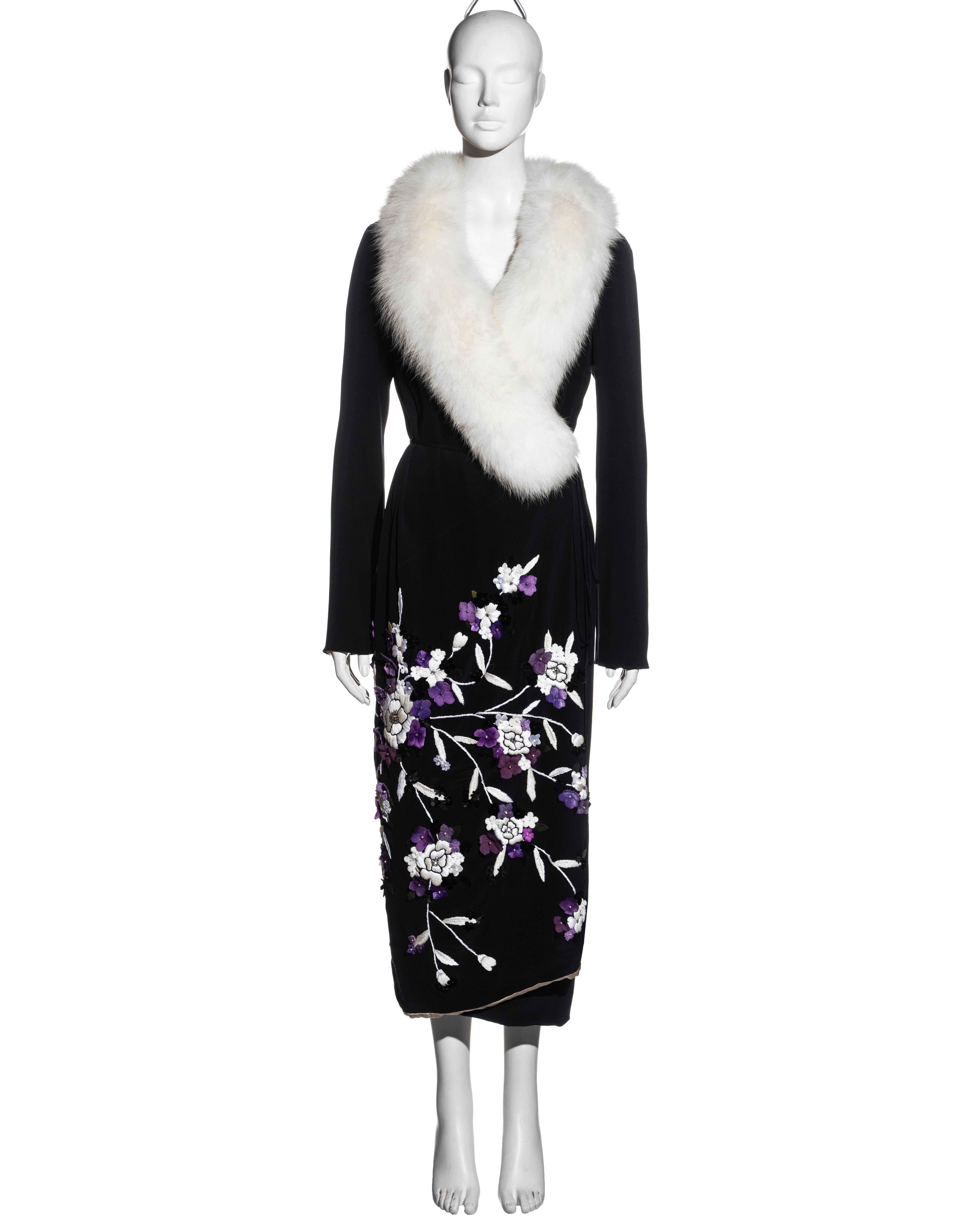 ▪ Dolce & Gabbana black silk evening wrap coat
▪ White fox fur collar 
▪ White and purple hand-sewn embroidery 
▪ Velvet floral appliques 
▪ Crystal embellishments 
▪ Ivory silk lining 
▪ IT 44 - FR 40 - UK 12 - US 8
▪ Fall-Winter 1997
▪ 100% Silk
