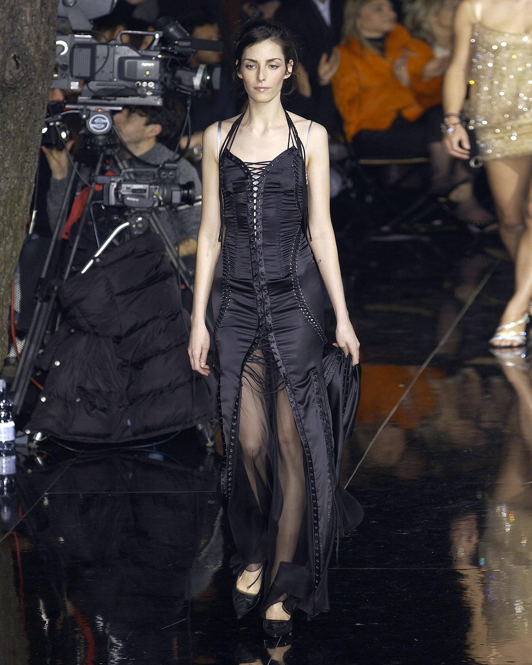 Dolce & Gabbana Black Silk Corset Evening Dress with Chiffon Train, FW 2003 In Excellent Condition In London, GB
