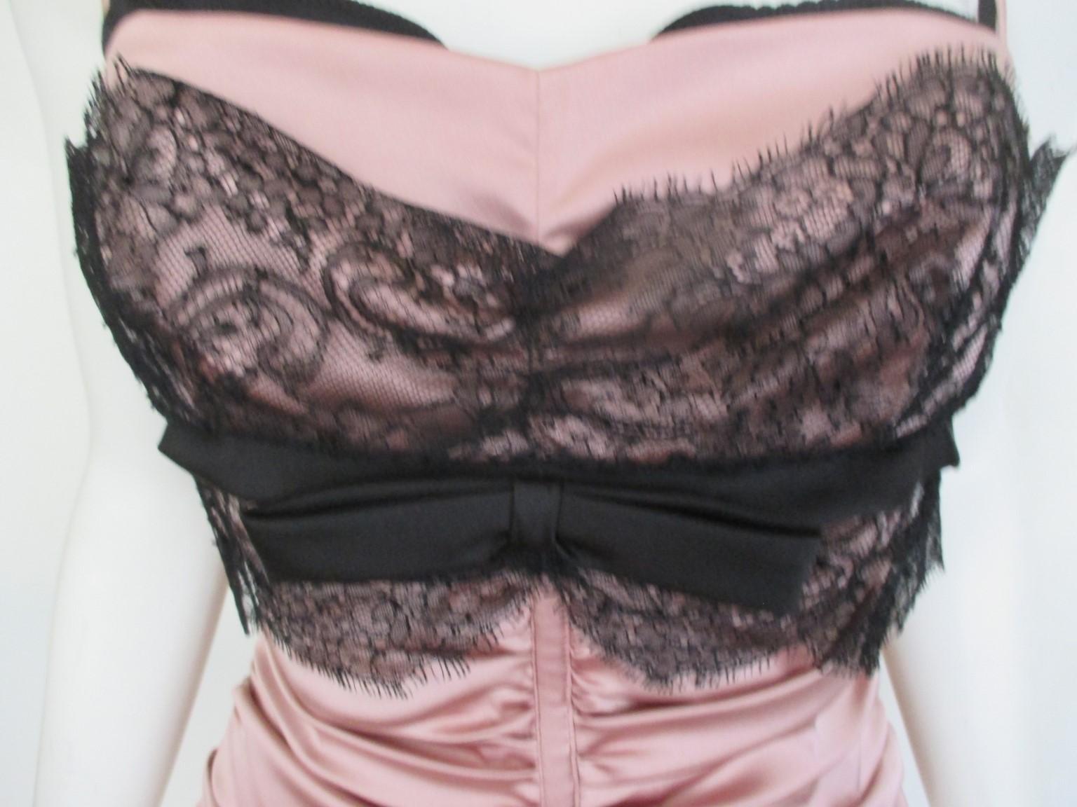 Dolce & Gabbana Bustier, corset

We offer more exclusive vintage items, view our frontstore

Details:
This is a beautiful Dolce & Gabbana silk ruched Mauve corset top with black lace trimming along chest as well as silk ribbon below breast around