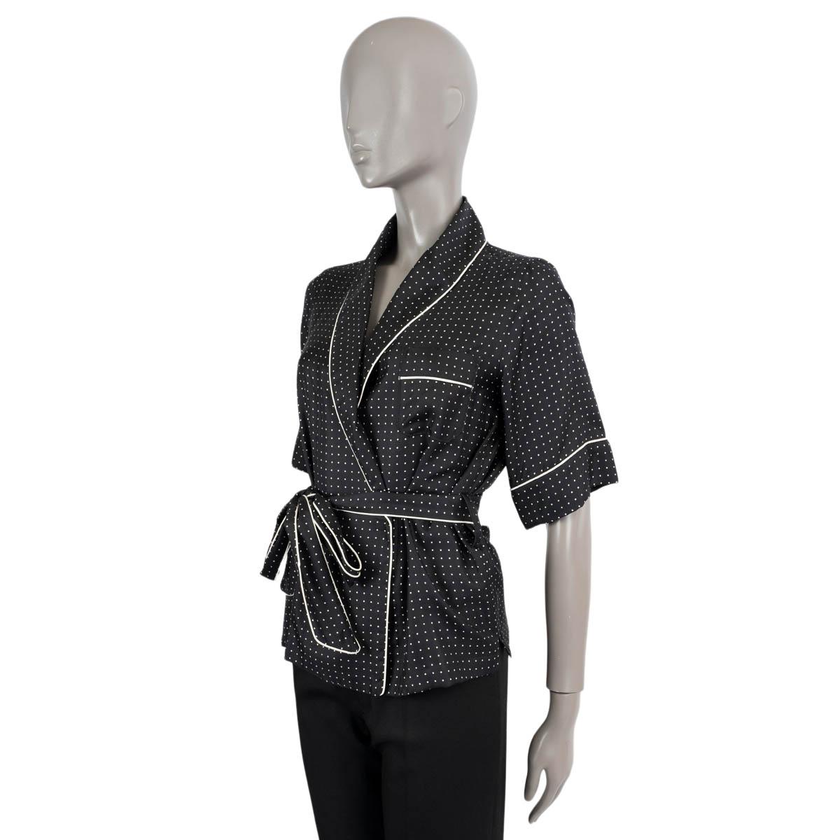 DOLCE & GABBANA black silk POLKA DOT BELTED PAJAMA Blouse Shirt 40 S In Excellent Condition For Sale In Zürich, CH
