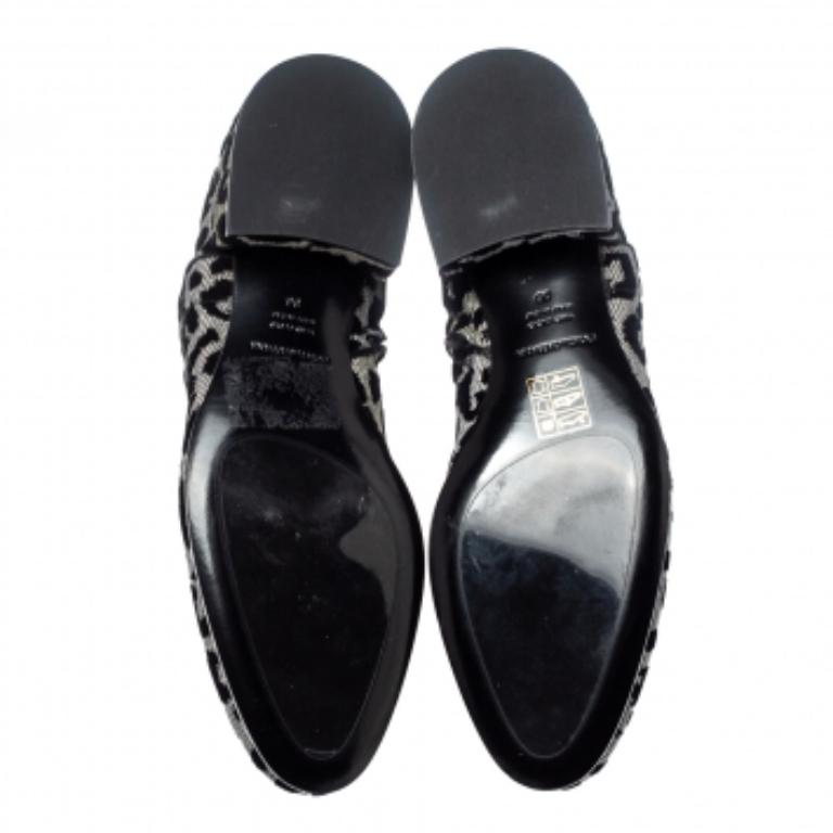 Dolce & Gabbana Black/Silver  Animal Print Lurex and Velvet Ankle Boots Size 36 In Good Condition For Sale In Dubai, Al Qouz 2