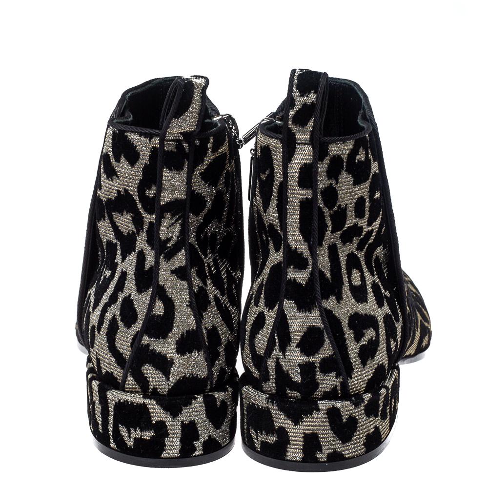 Dolce & Gabbana Black/Silver Animal Print Lurex and Velvet Ankle Boots Size 36 In Good Condition For Sale In Dubai, Al Qouz 2