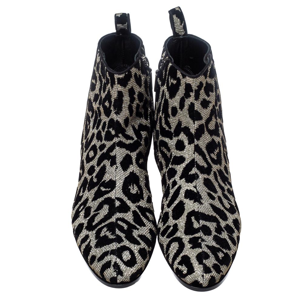 These striking ankle boots from Dolce & Gabbana are a must-have to amp up your ensemble. Crafted meticulously from a luxe velvet and lurex, they carry a black land silver leopard print flattering. They are styled with almond toes, zip closures, 10