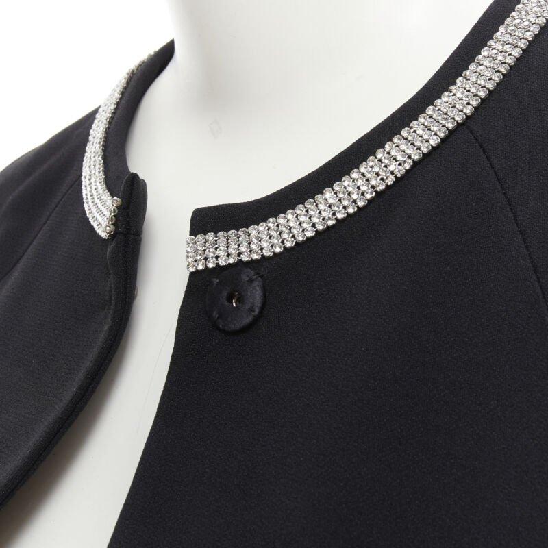DOLCE GABBANA negro plata cristal strass cuello puño smoking chaqueta IT36 XS
Referencia: TGAS/B02047
Marca: Dolce & Gabbana
Diseñador: Domenico Dolce y Stefano Gabbana
Material: Acetato
Color: Negro
Patrón: Sólido
Cierre: Botones a presión
Detalles