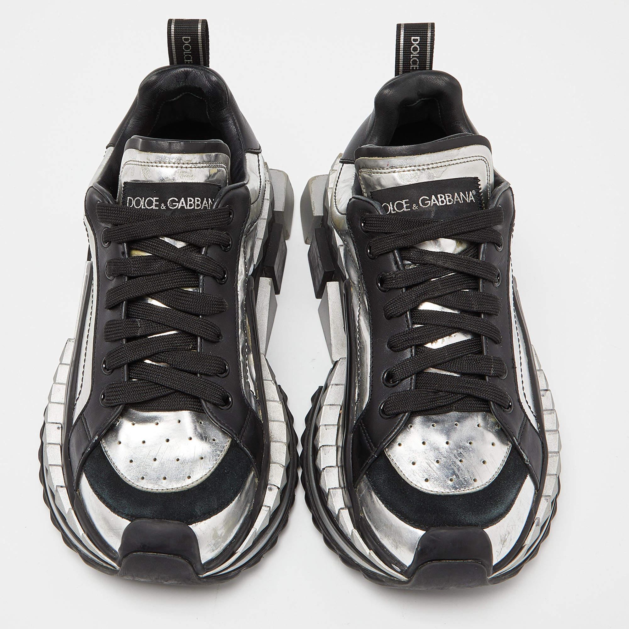 Dolce & Gabbana Super King Plateau-Sneakers aus schwarzem/Silberfarbenem Leder und Lackleder Siz im Zustand „Relativ gut“ im Angebot in Dubai, Al Qouz 2