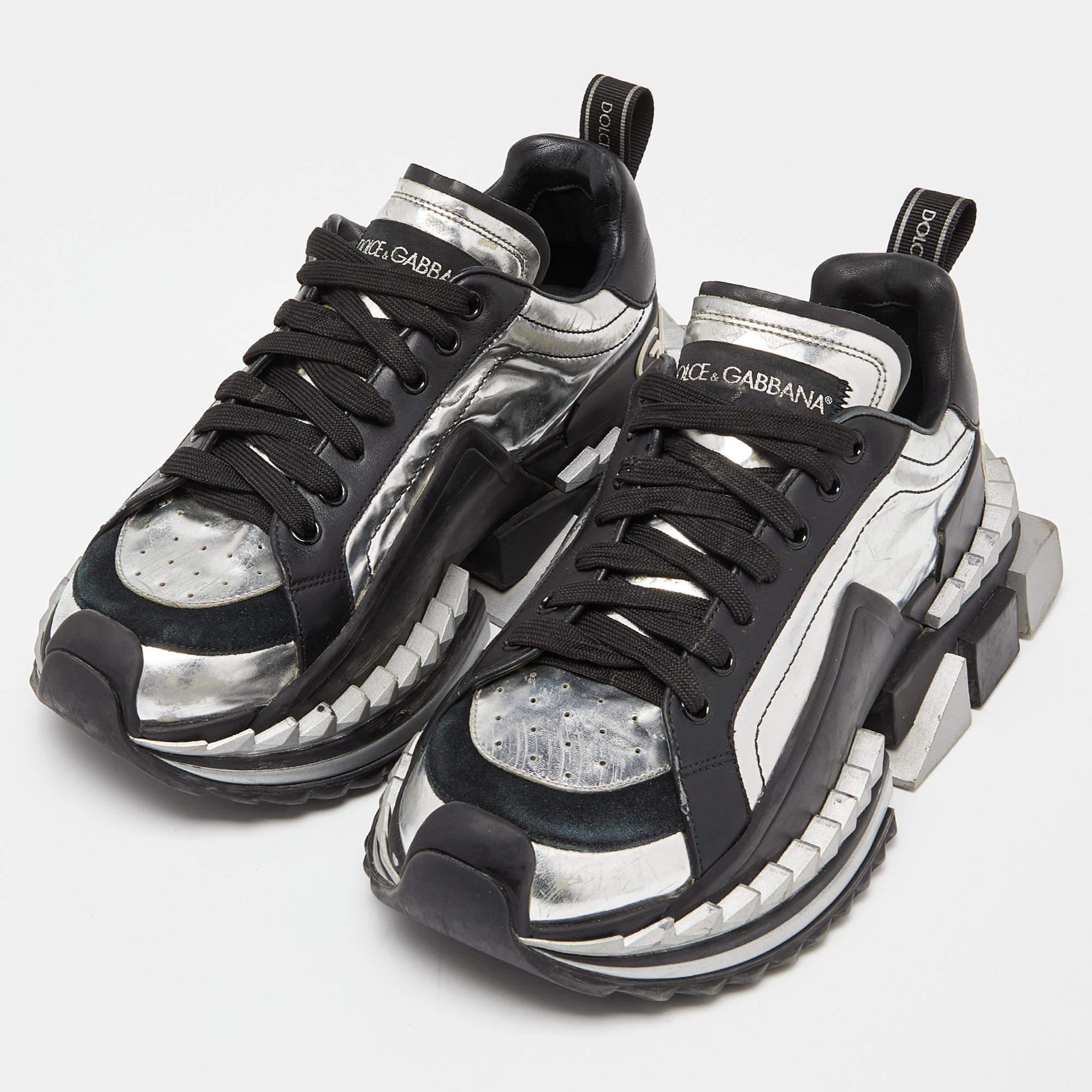 Dolce & Gabbana Super King Plateau-Sneakers aus schwarzem/Silberfarbenem Leder und Lackleder Siz im Angebot 1