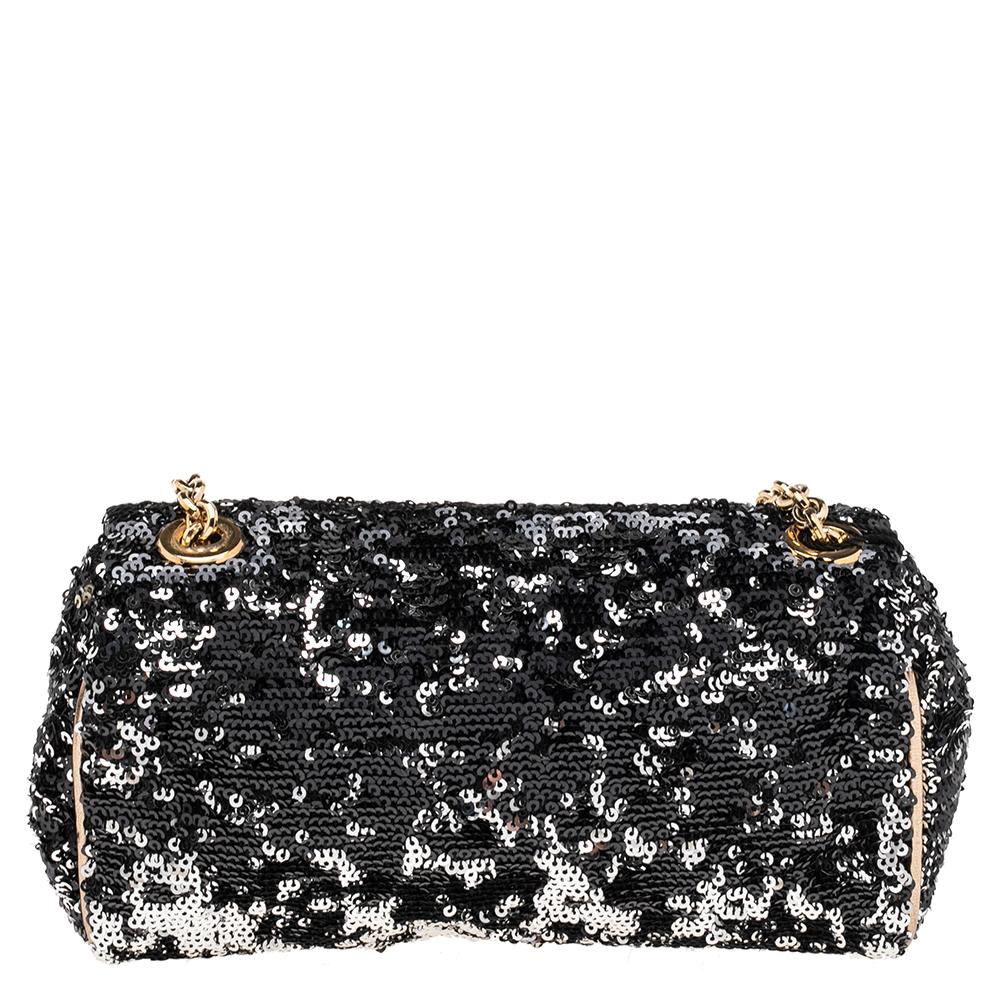 Stylish and handy, shoulder bag from Dolce & Gabbana is crafted from black and silver sequins. The bag comes with a chain link shoulder strap and a fabric-lined interior that houses a slip pocket. Sophisticated and stylish this bag is the perfect