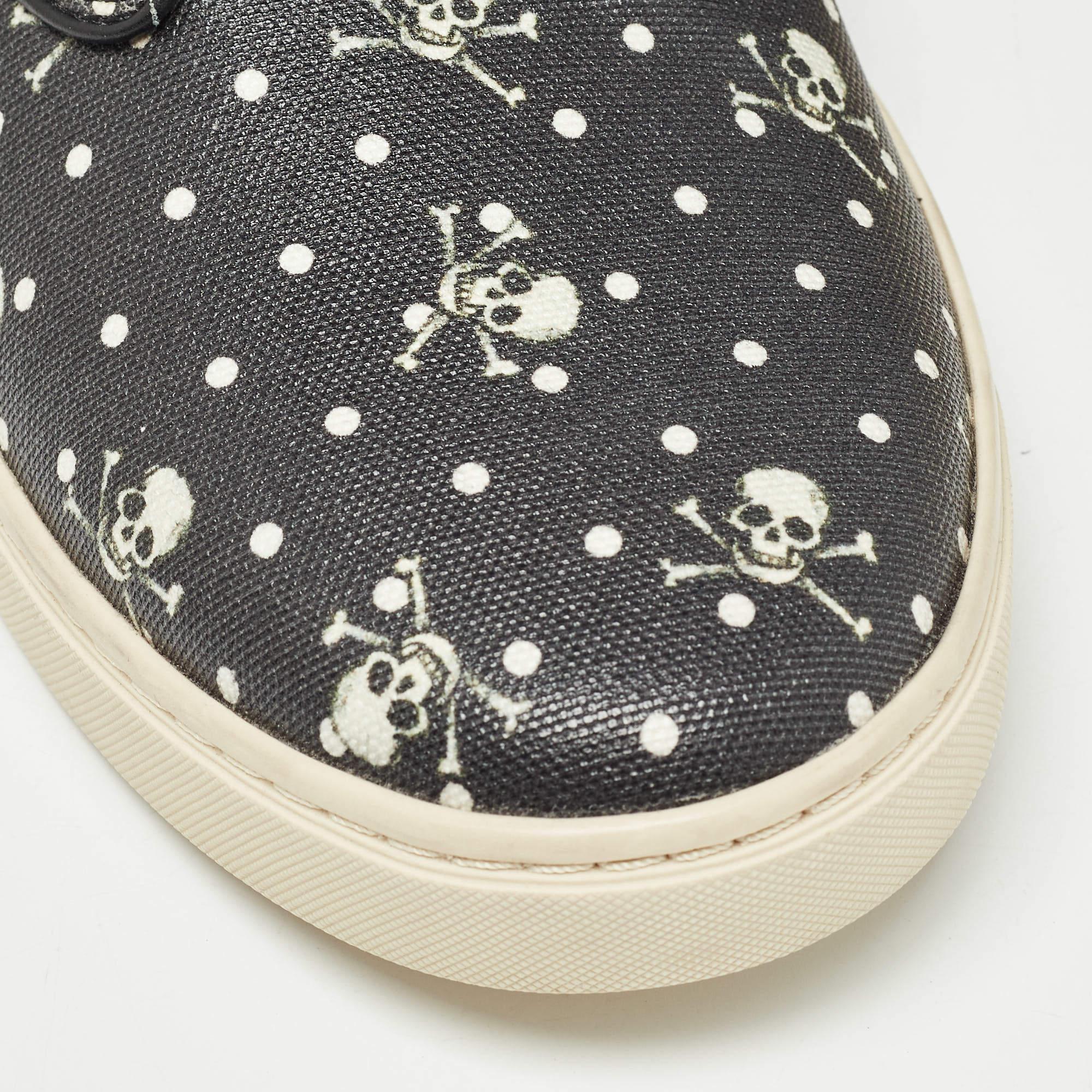 Dolce & Gabbana Black Skull & Cross Bone Print Canvas High Top Sneakers Size 41 For Sale 3