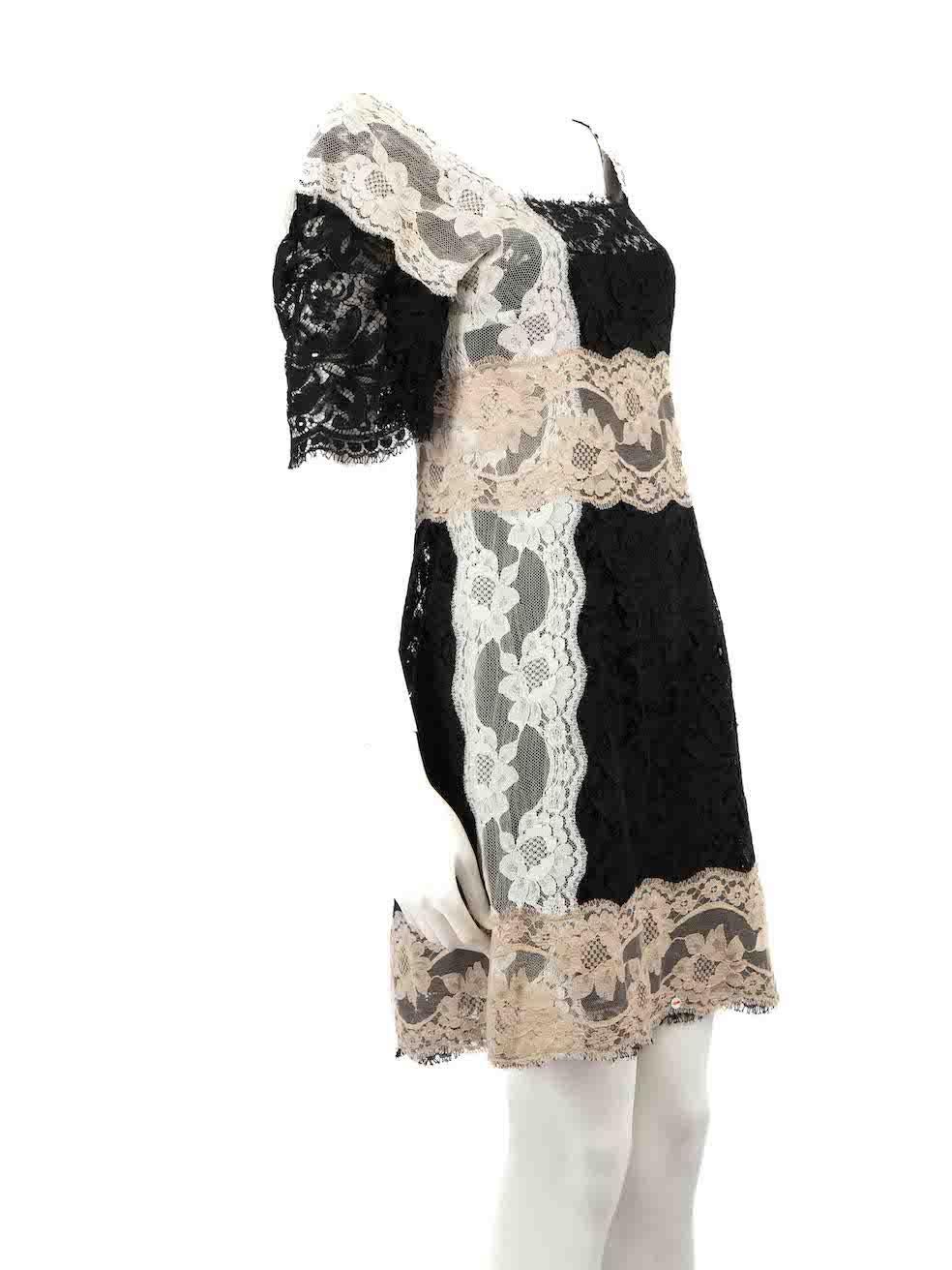 CONDITION is Very good. General wear to dress is evident. Moderate signs of wear to the right-side of bust with discolouration on this used Dolce & Gabbana designer resale item.
 
 
 
 Details
 
 
 Black
 
 Lace
 
 Dress
 
 White and beige lace