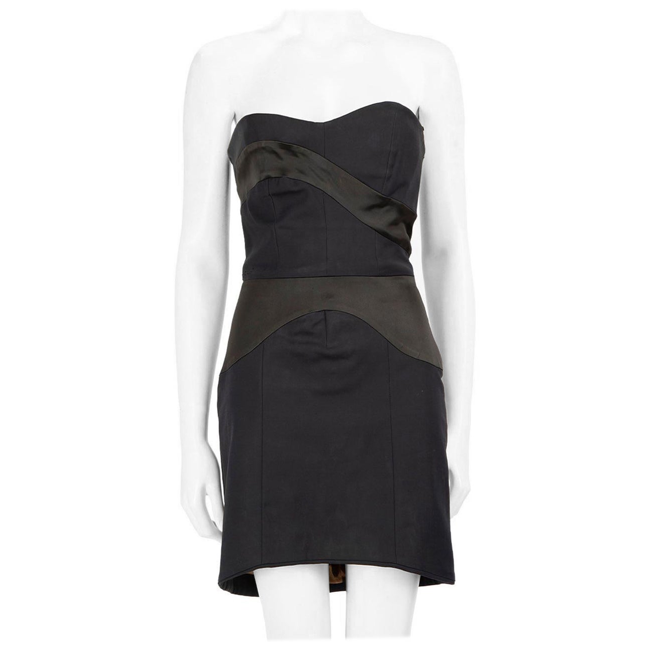 Dolce & Gabbana, mini-robe noire sans bretelles, taille M