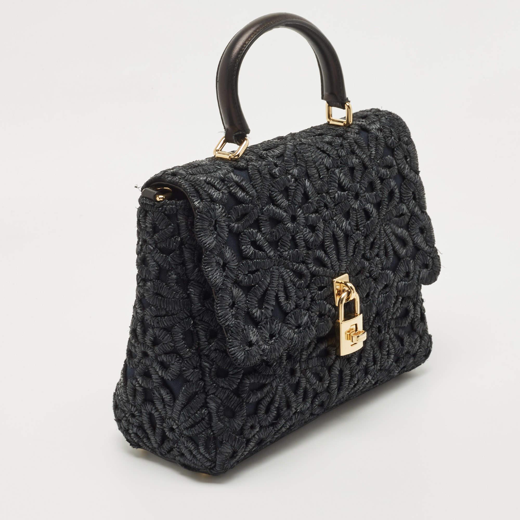 Designer bags are ideal companions for ample occasions! Here we have a fashion-meets-functionality piece crafted with precision. It has been equipped with a well-sized interior that can easily fit all your essentials.

