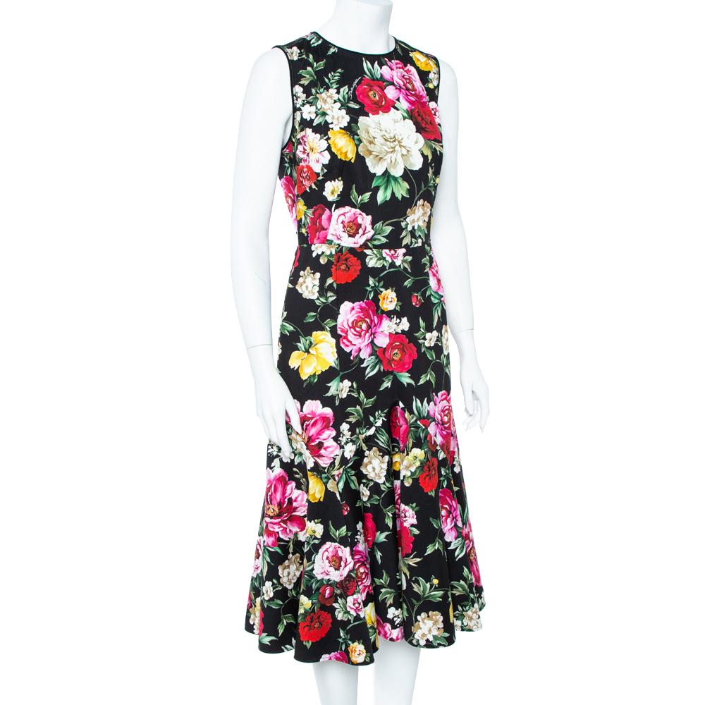 This feminine dress by Dolce & Gabbana is characterized by romantic floral prints fused with vibrant colors. Made from a cotton blend, this sleeveless dress has a rear concealed zip closure, a fitted bodice, and a flared skirt. Wear it with high