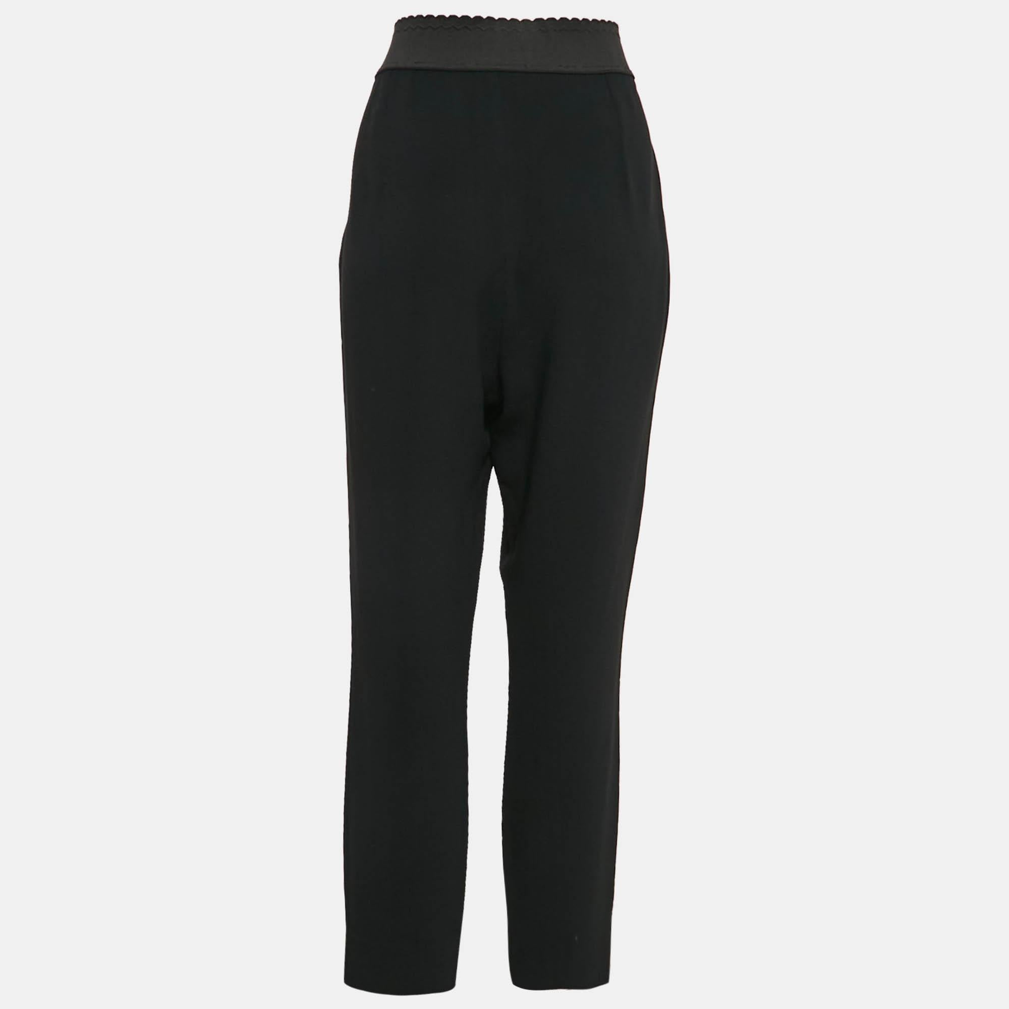 Qué elegantes y con clase son estos pantalones Fabricados con tejidos de calidad y estilizados para un ajuste perfecto  Complementa estos pantalones con un crop top chic.