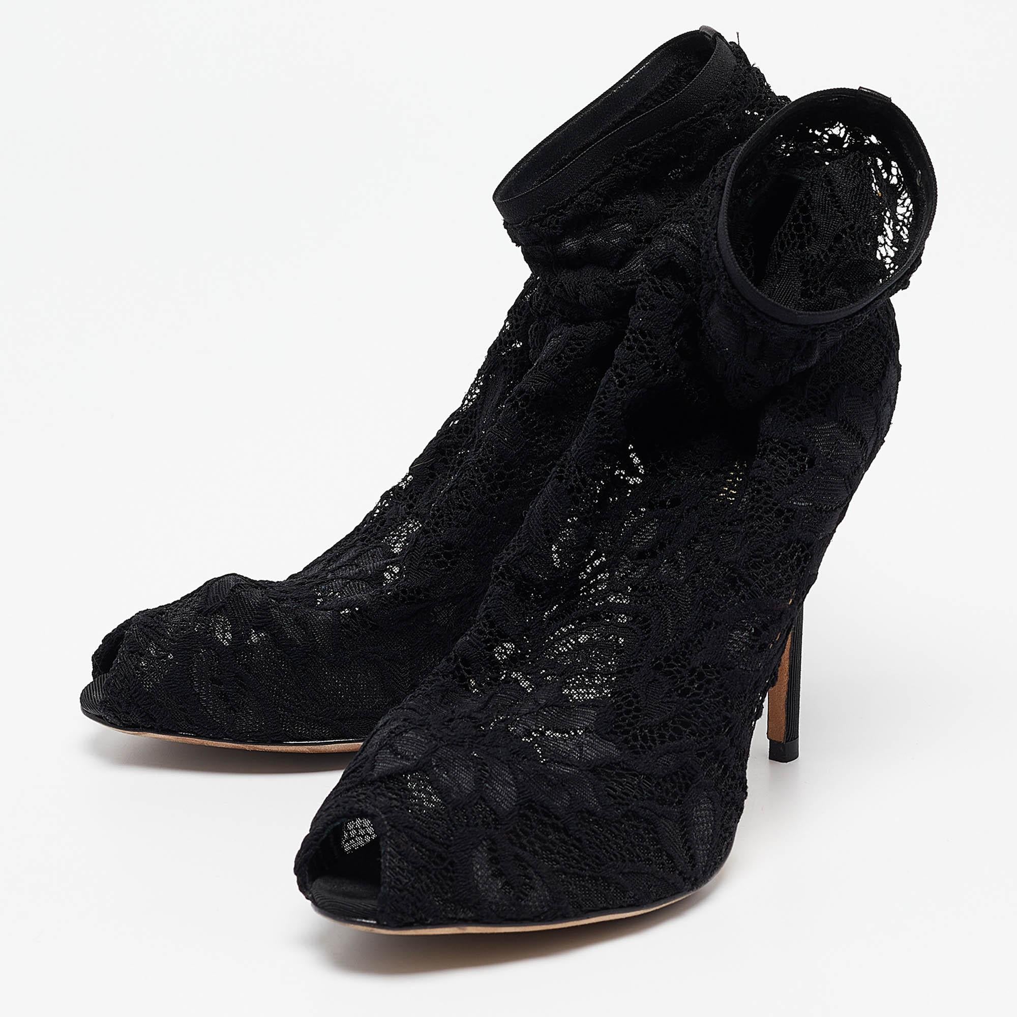Meticulosamente diseñado en una silueta elegante  estas botas tienen mucho estilo. Vienen con plantillas cómodas y suelas duraderas para que te duren siempre. Estas botas son increíbles  y sin duda tienes que conseguirlos enseguida.