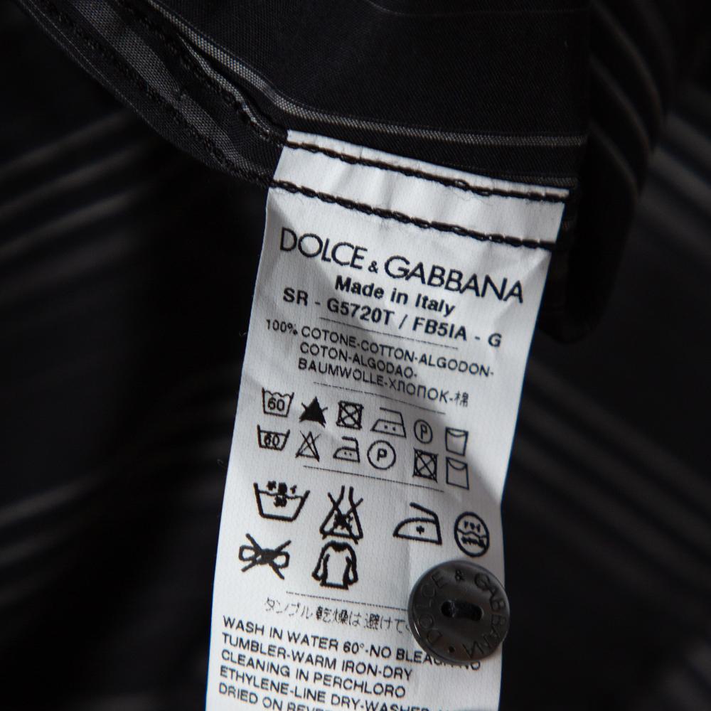 Dolce & Gabbana Schwarz gestreiftes Hemd aus Baumwolle mit goldenem Etikett M im Angebot 3