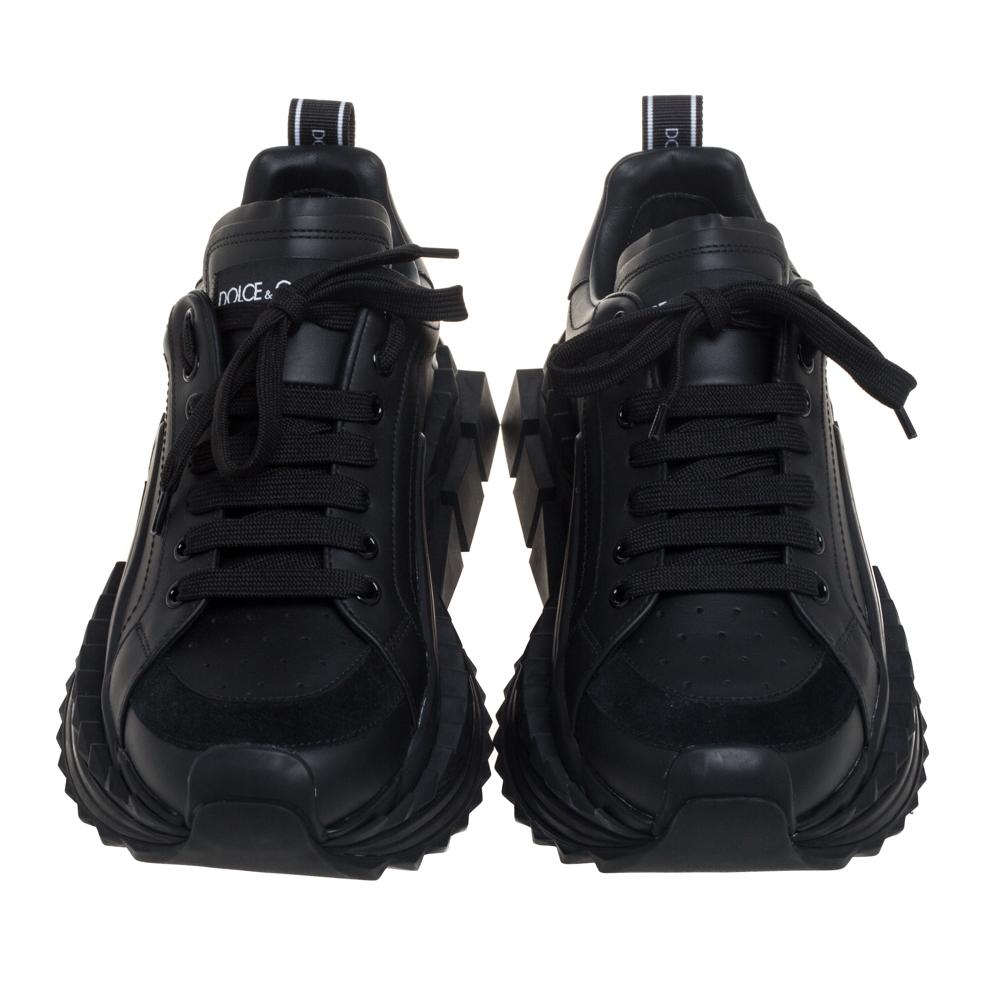 Take your sneaker game a notch up with the Super King by Dolce & Gabbana. A simple round-toe leather sneaker with lace-up closure is given the best upgrade with a rubber sole formed by assembling several pieces. These Super King sneakers for men are