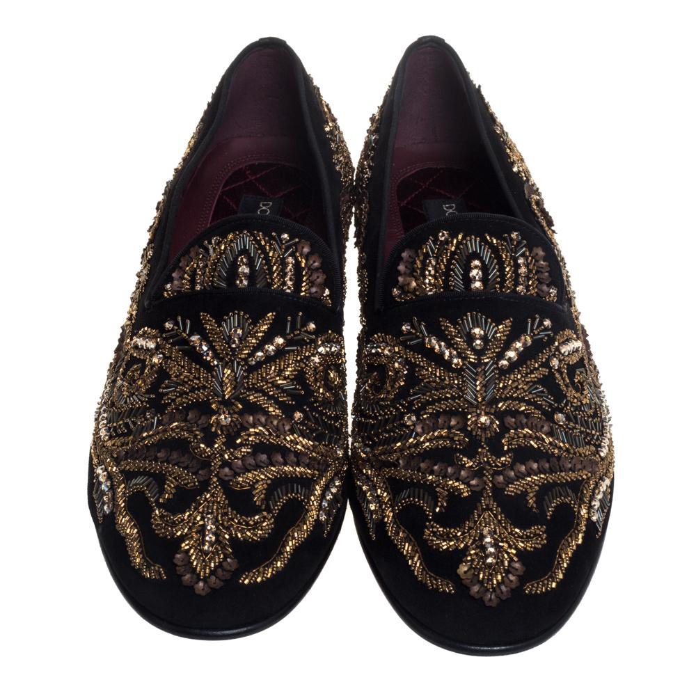 A splendid result achieved by merging a luxurious design approach with attention to detail and immaculate craftsmanship. These Dolce & Gabbana smoking slippers for men have suede uppers covered in the most alluring embellishments and embroidery.