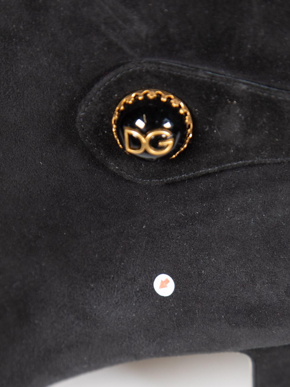 Dolce & Gabbana - Stivaletti in camoscio nero con dettaglio logo Taglia IT 39.5 in vendita 2