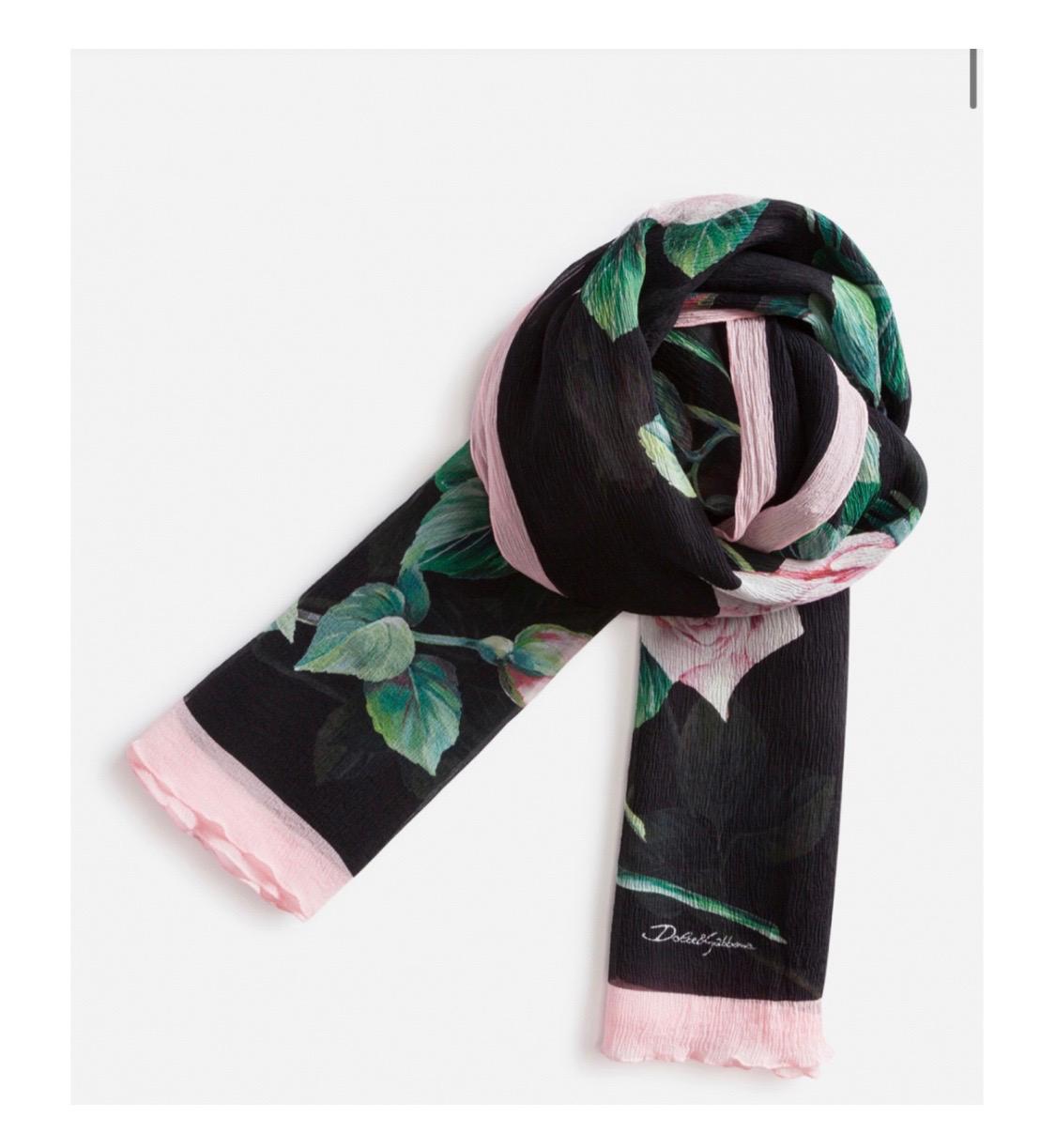 Dolce & Gabbana Black & Tropical
Rose printed silk scarf wrap swimwear pareo
 
Floral Printed

Silk

Dry clean

Made in Italy

100% Silk

Size 120x190cm large

Brand new with original tags!
Gift bag can be added on request!

Please check my other DG