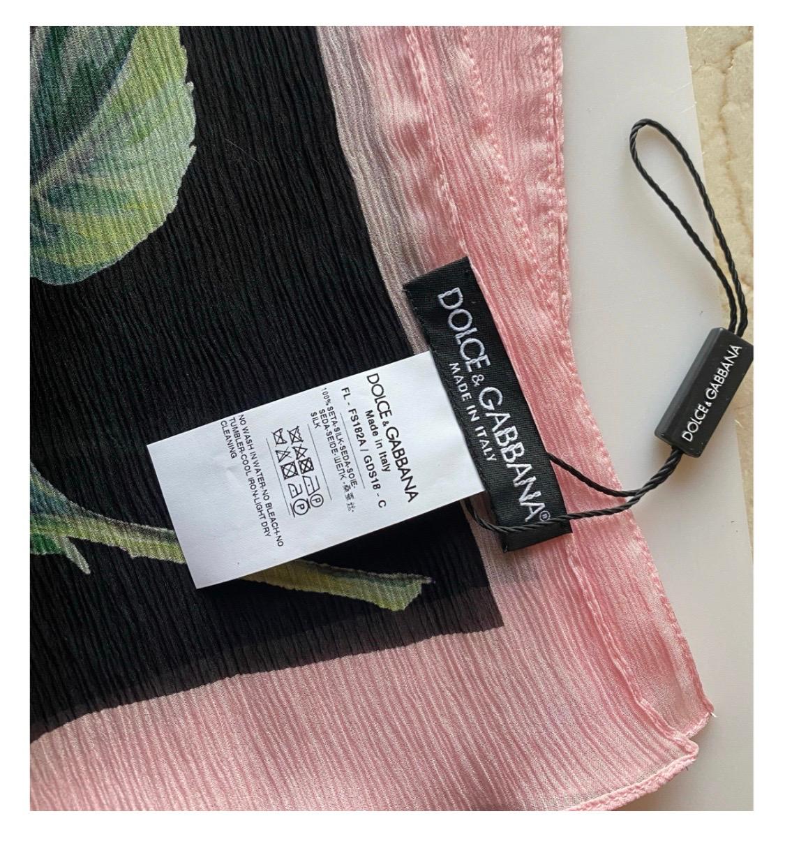 Dolce & Gabbana Black & Tropical
Rose printed silk scarf wrap swimwear pareo
  1