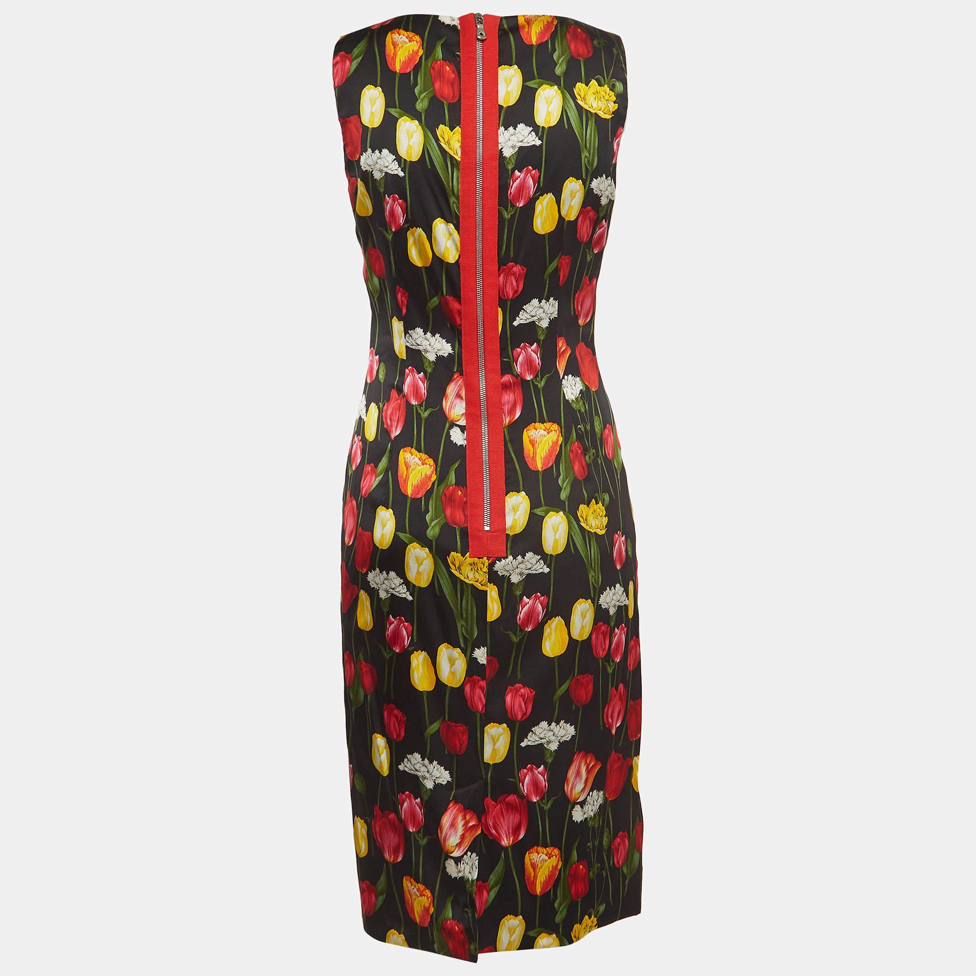 This stylish midi dress exudes elegance and sophistication. Its flattering length falls between the knee and ankle, offering a versatile option for various occasions. With its chic design, it combines modern trends with timeless charm, making it a