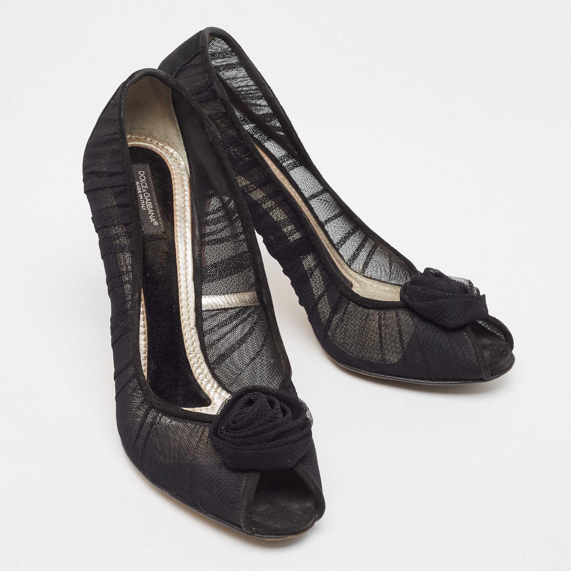 Women's Dolce & Gabbana Black Tulle Fabric Flower Applique Peep Toe Pumps Size 40 For Sale