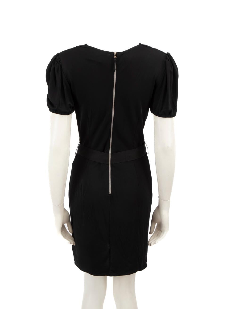 Noir Dolce & Gabbana - Mini robe noire ceinturée à col en V, taille M en vente