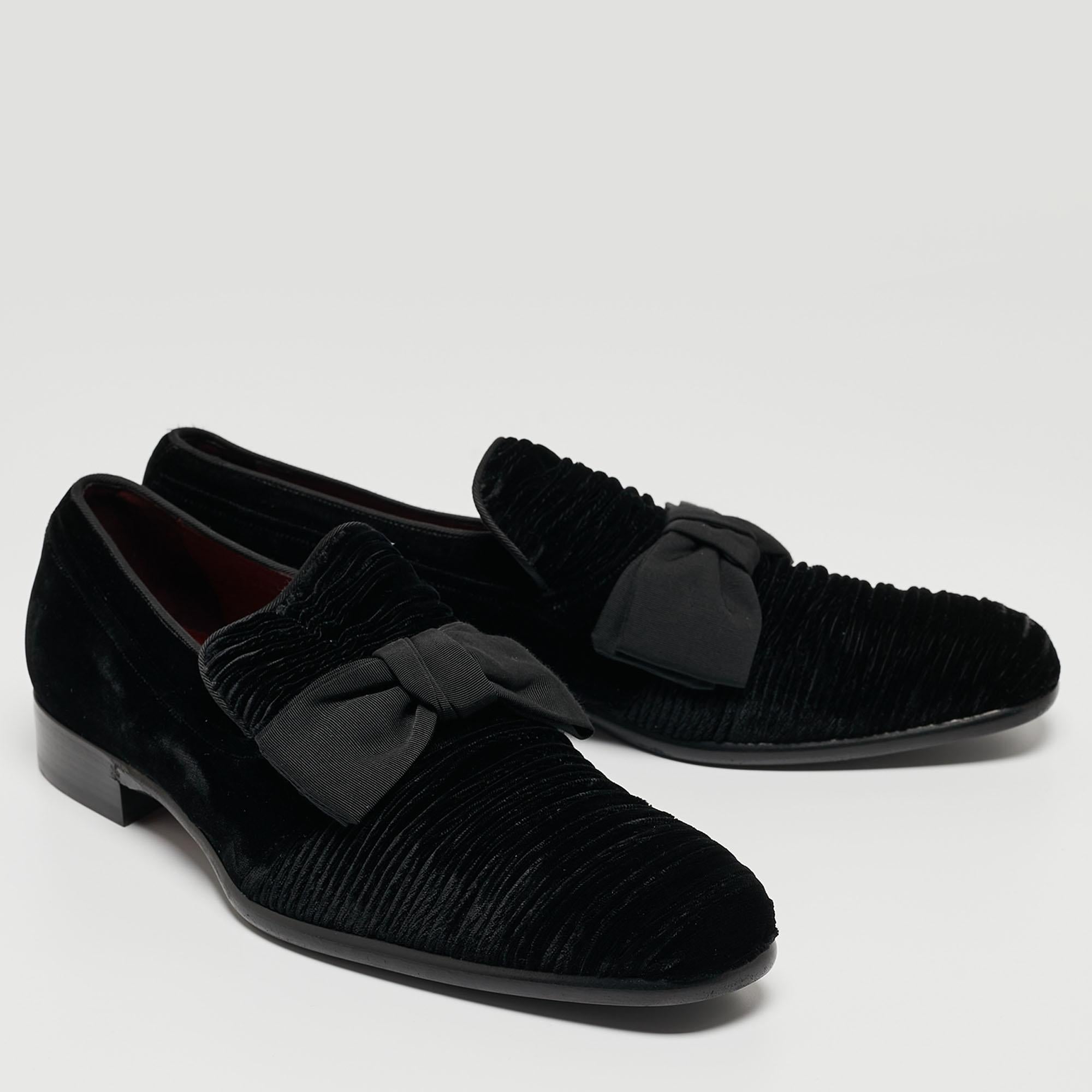 Dolce & Gabbana Black Velvet Bow Loafers Size 44 In Excellent Condition For Sale In Dubai, Al Qouz 2