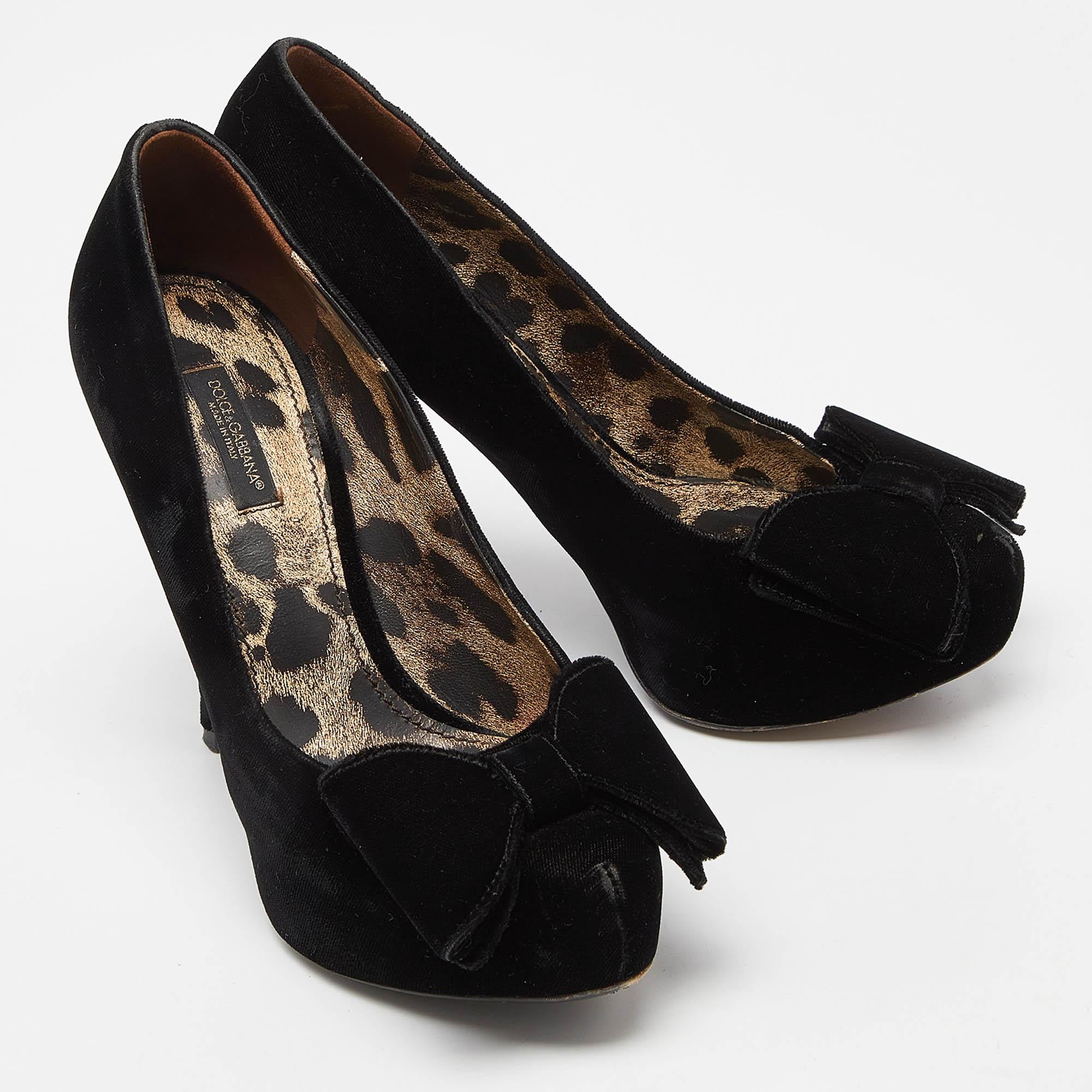 Women's Dolce & Gabbana Black Velvet Bow Pumps Size 37 For Sale