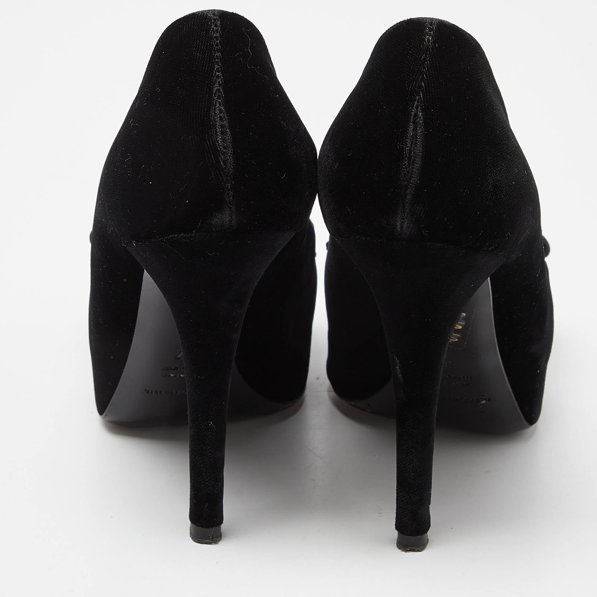 Dolce & Gabbana Black Velvet Bow Pumps Size 37 For Sale 1