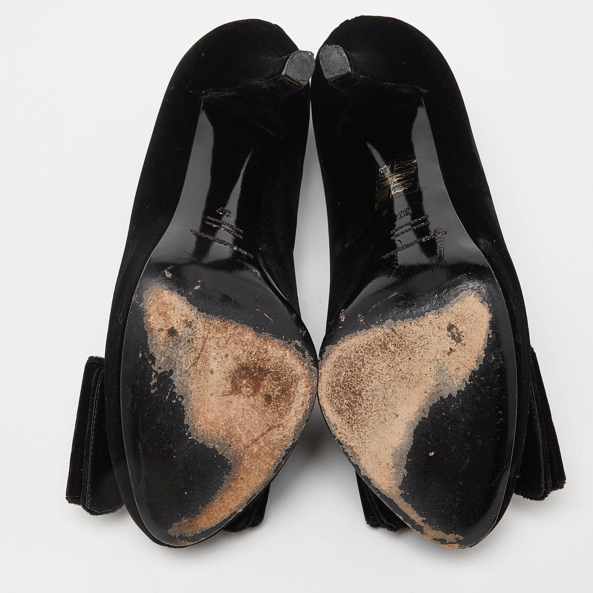 Dolce & Gabbana Black Velvet Bow Pumps Size 37 For Sale 2
