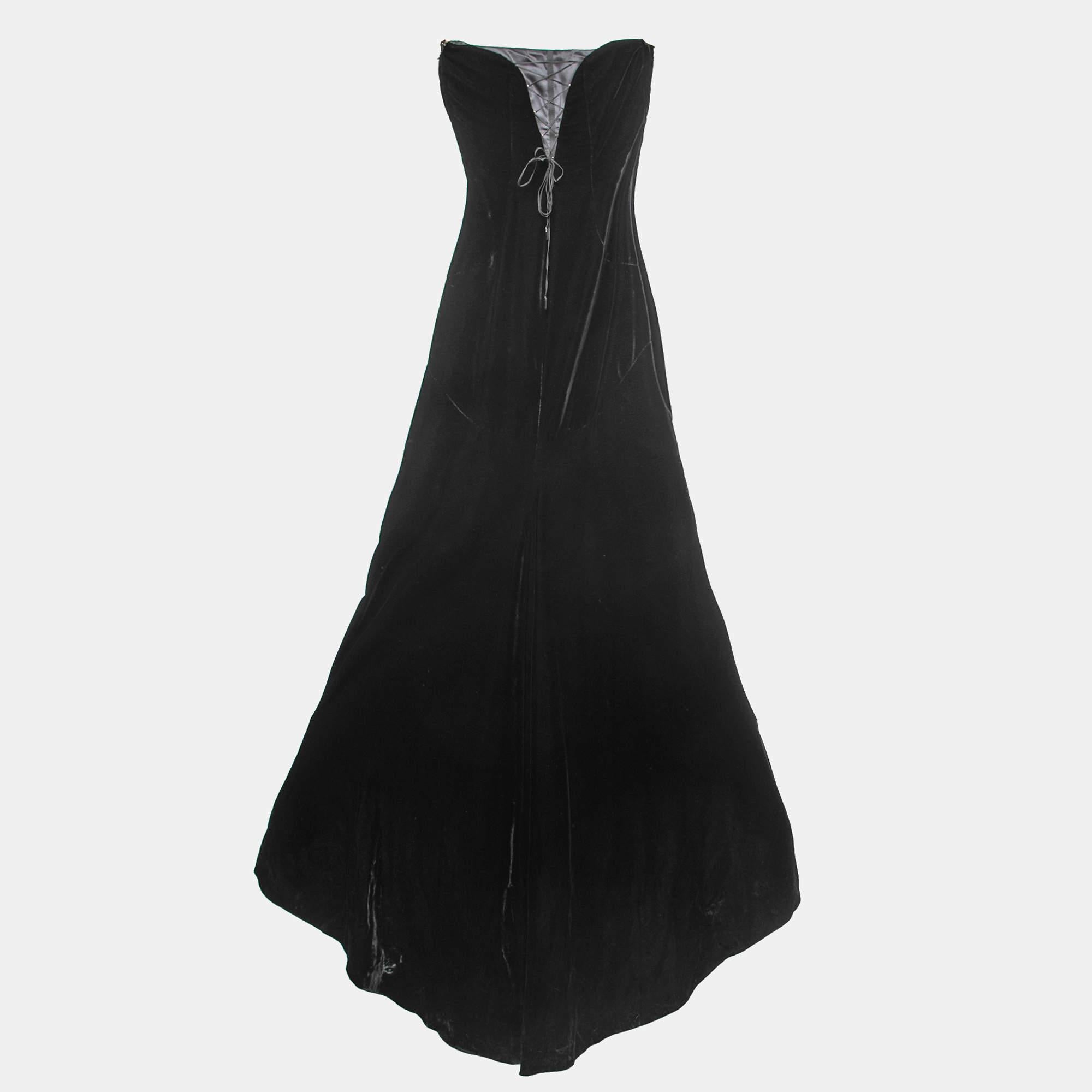Look nothing but lovely as you don this marvelous dress from Dolce & Gabbana . Pair it with your favorite accessories as you head out for the day.

Includes: Original Dustbag
