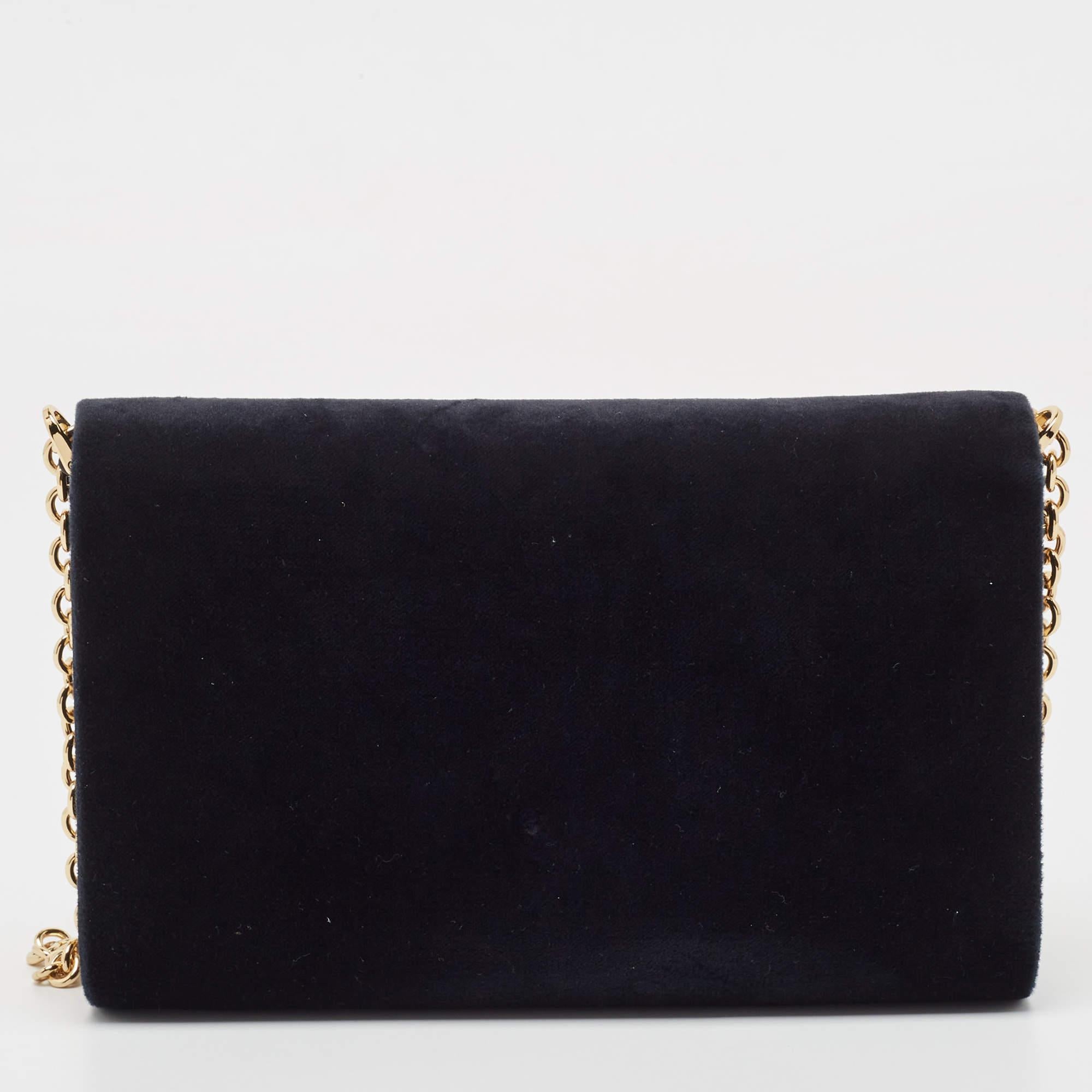 Trust this Dolce & Gabbana chain clutch to be light, durable, and comfortable to carry. It is crafted beautifully using the best materials to be a durable style ally.

Includes: Original Dustbag, Detachable Chain Strap