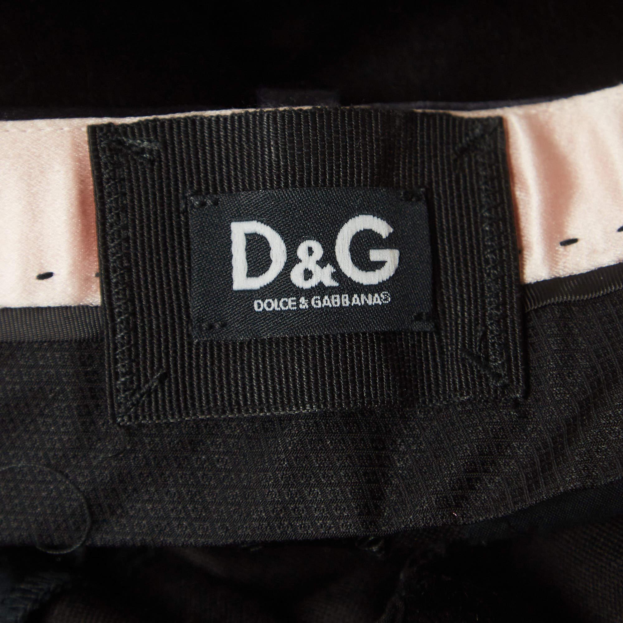 Dolce & Gabbana Black Velvet Trousers M In Excellent Condition For Sale In Dubai, Al Qouz 2