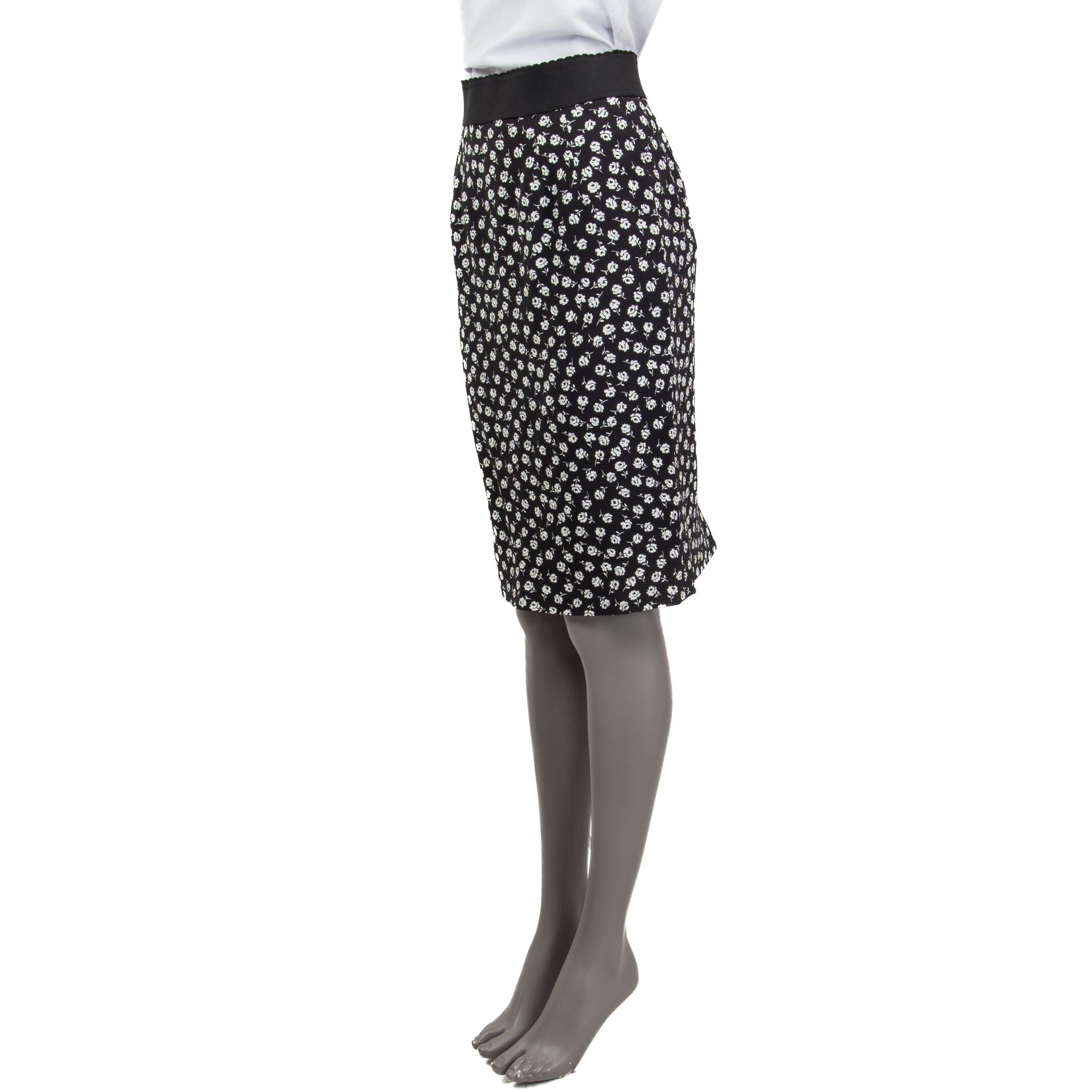 DOLCE & GABBANA Jupe crayon florale en viscose noire S Excellent état - En vente à Zürich, CH