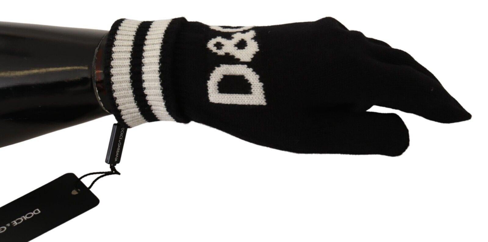 DOLCE & GABBANA

Gorgeous brand new with tags, 100% Authentic Dolce & Gabbana Black gloves. Made of cashmere. Embellished with knitted D&G signature in white.

Model: Gloves
Color: Black, white

Logo detail

Made in Italy

Material: 100%