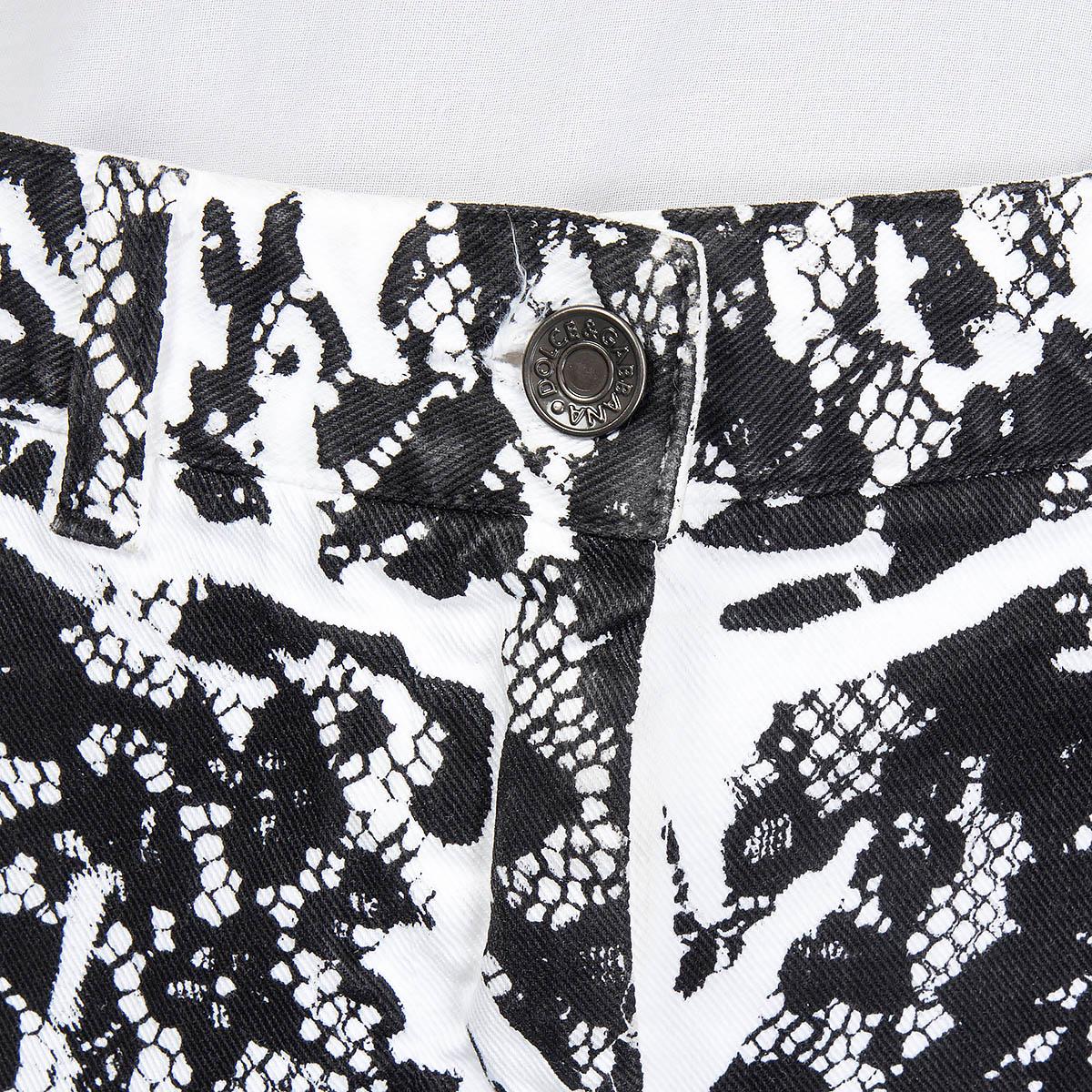 Women's DOLCE & GABBANA black & white cotton LACE PRINT DENIM MINI Skirt 42 M For Sale