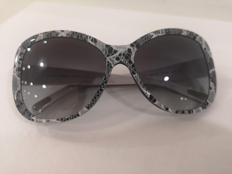 Dolce and Gabbana black white lace sunglasses NWOT For Sale  display picture 3
