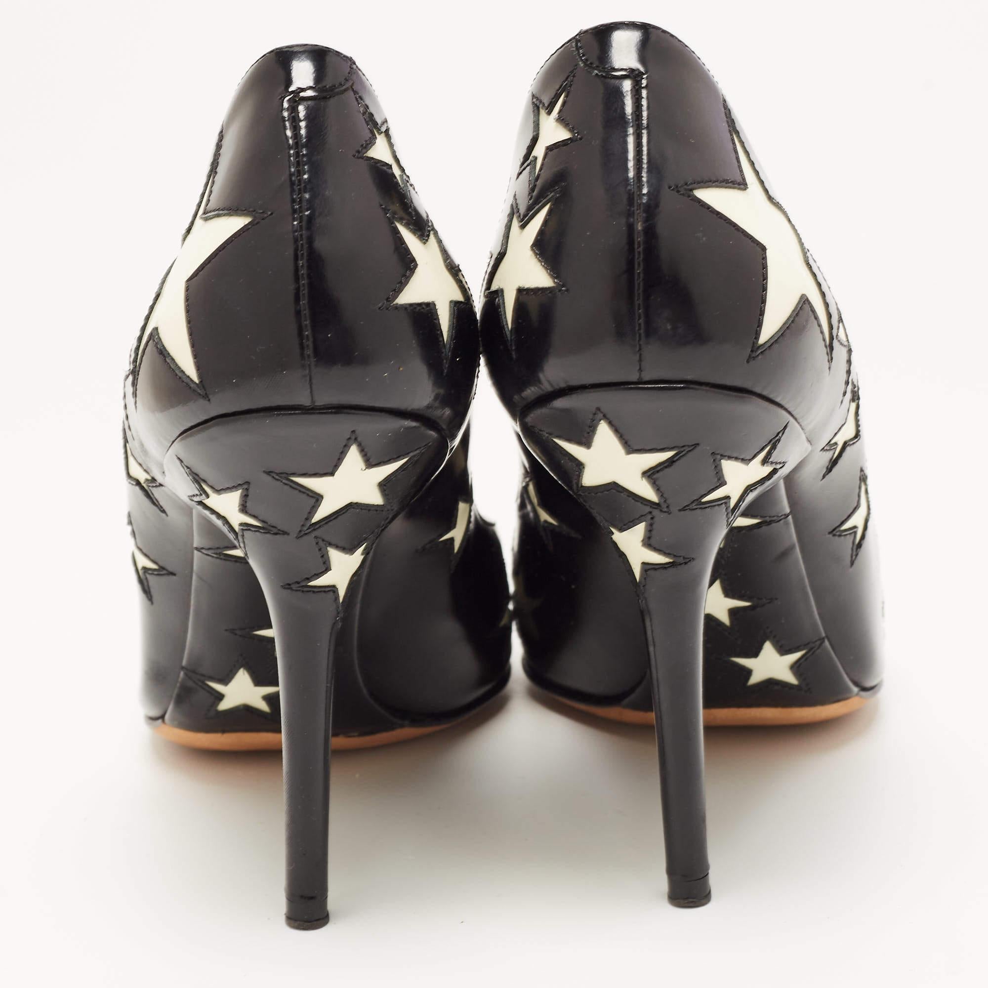 Dolce & Gabbana Black/White Leather Star Pumps Size 39 In Good Condition In Dubai, Al Qouz 2