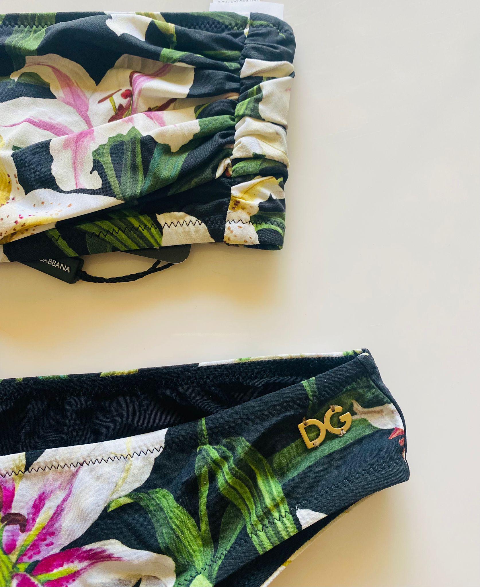 Dolce & Gabbana Costume da bagno in due pezzi con giglio nero e bianco, Bikini Swimwear Flowers in vendita 4