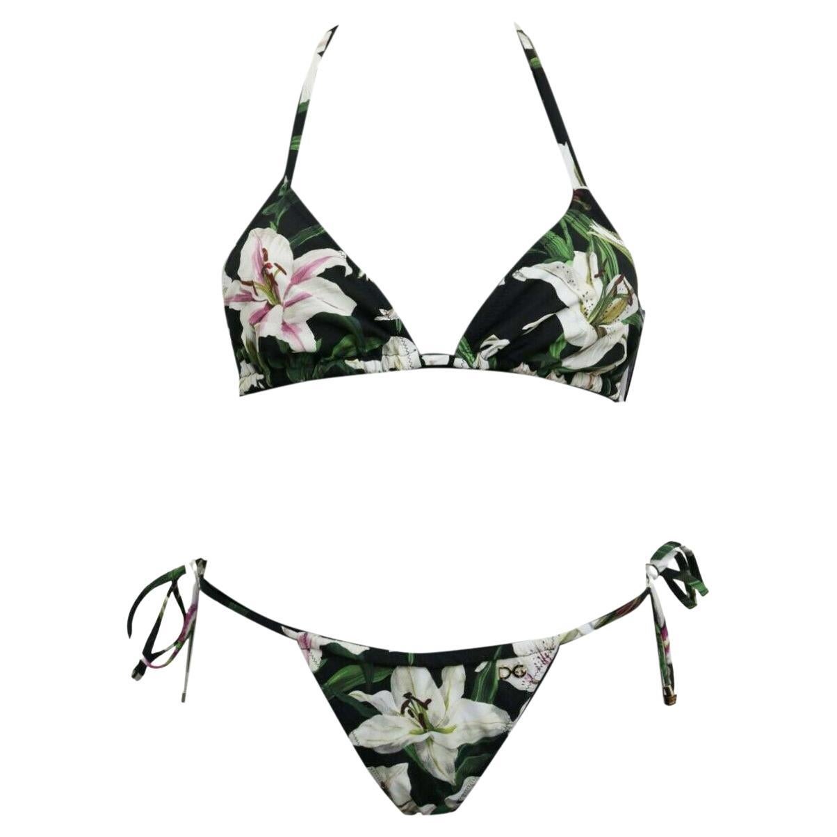 Dolce 
Gabbana Zweiteiliger Badeanzug mit schwarz-weißer Lilie, Bikini, Badeanzug, Blumen