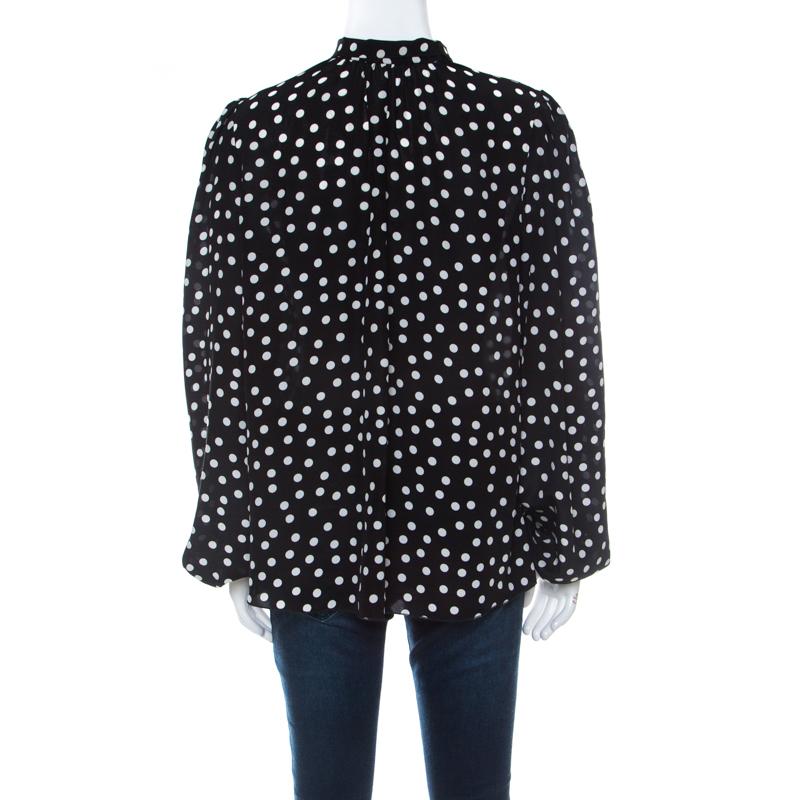 Made by Dolce&Gabbana, a stylish blouse like this one is a fashion basic. The polka dots, the tie at the neck and the long sleeves add to the beauty of the creation. Pair this silk-blend blouse with high-waisted bottoms and high heels for a