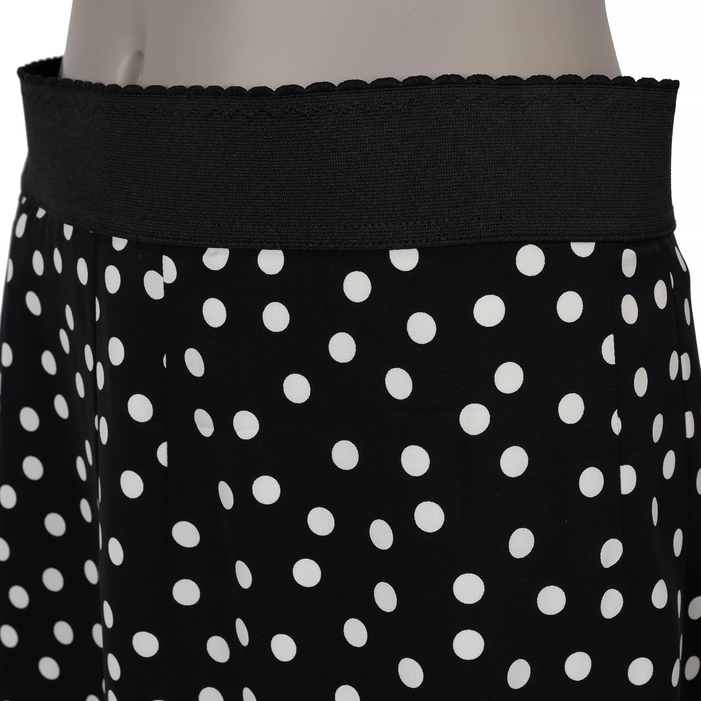 Women's DOLCE & GABBANA black & white silk 2010 POLKA DOT PENCIL Skirt 44 L For Sale