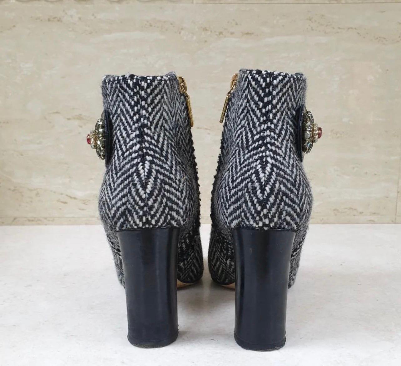 Dolce & Gabbana Black White Tweed Ankle Boots Booties In Good Condition For Sale In Krakow, PL